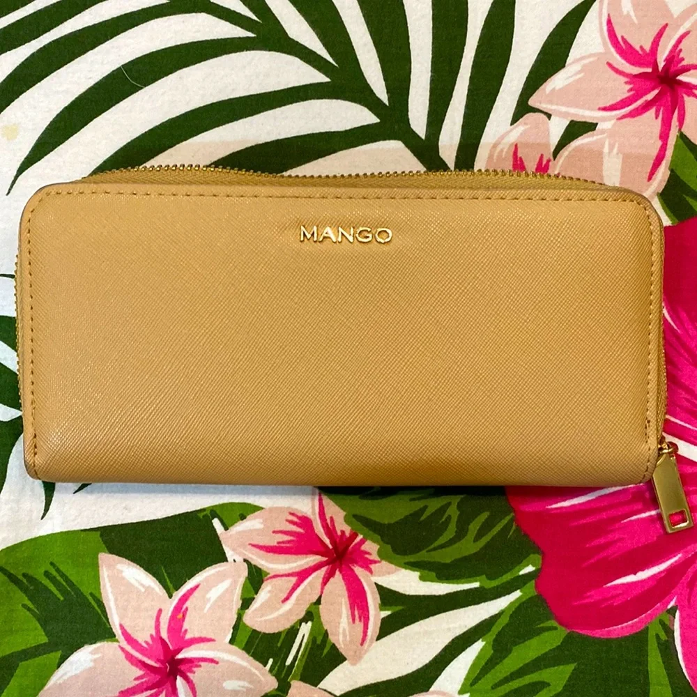 Mango Wallet - Picture 1 of 8